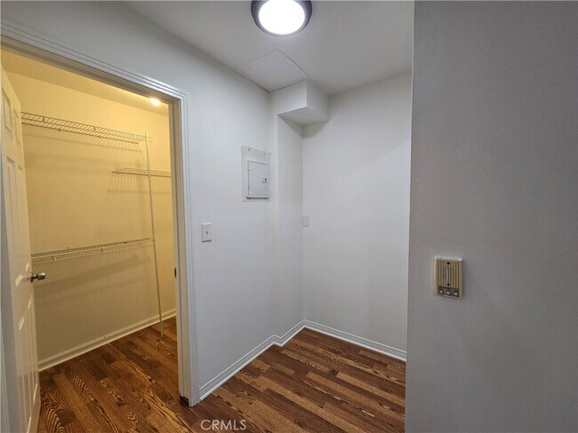 Building Photo - 1054 Harrison Ave