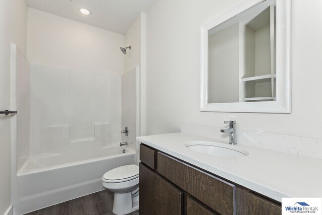 Building Photo - Newer 3 bedroom 2 bath duplex SE Wichita