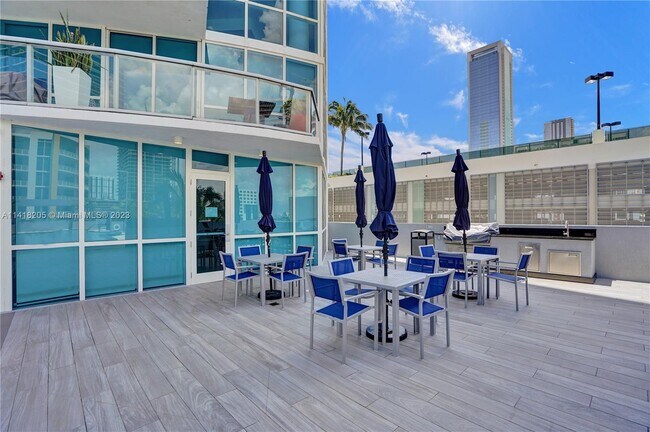 Building Photo - 480 NE 30th St