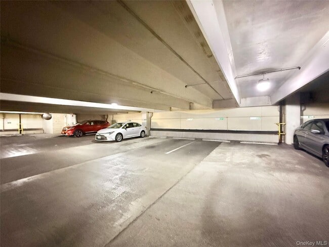 Building Photo - 300 Mamaroneck Ave