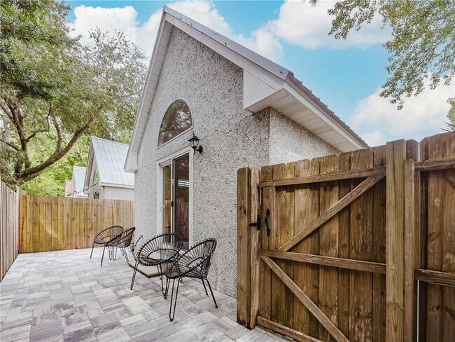 Building Photo - 105 Palmetto St
