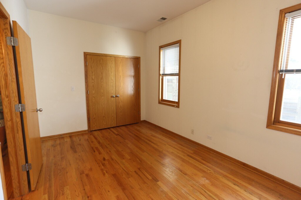 Building Photo - 824 W Buckingham Pl