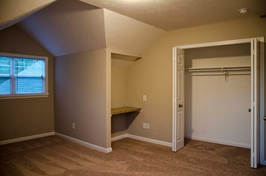 Building Photo - 1521 Meadowbrook Blvd