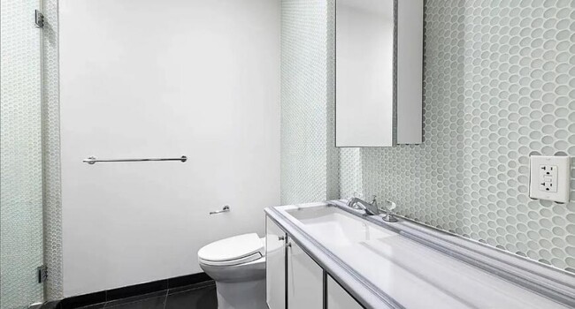 Building Photo - 3 bedroom in NEW YORK NY 10005