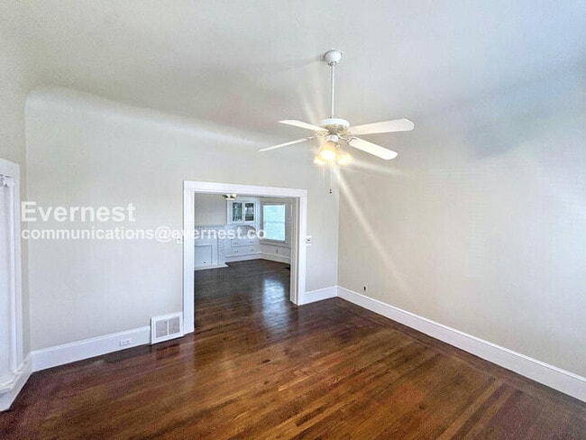 Building Photo - 714 60th St