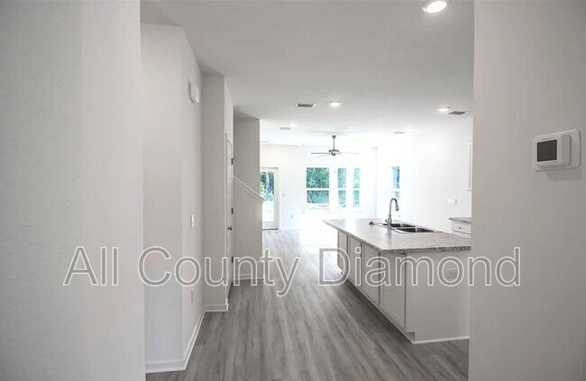 Building Photo - 30 Sandywoods Ct