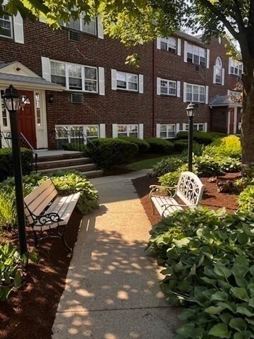 Building Photo - 11 Cass St