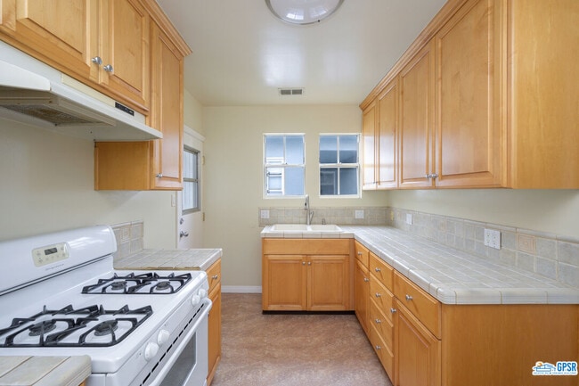 Primary Photo - 9425 W Olympic Blvd