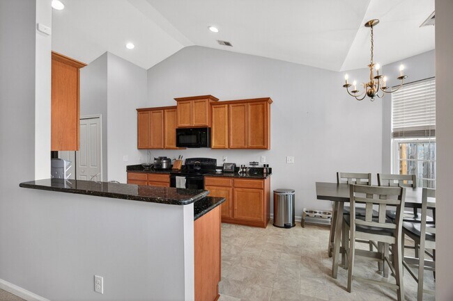 Building Photo - 7736 Kinston St