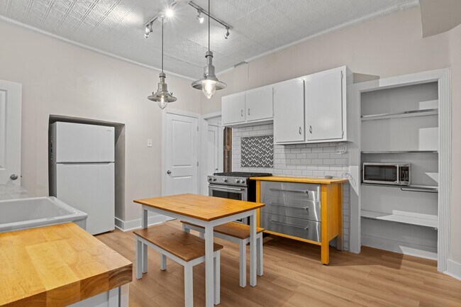 Building Photo - 938 Avenue C
