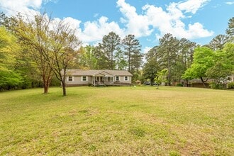 Building Photo - Tranquil Home near Jordan Lake!