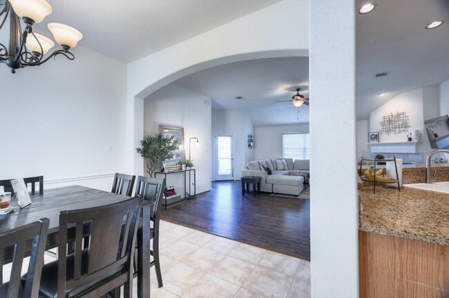 Building Photo - 108 Cove Cir