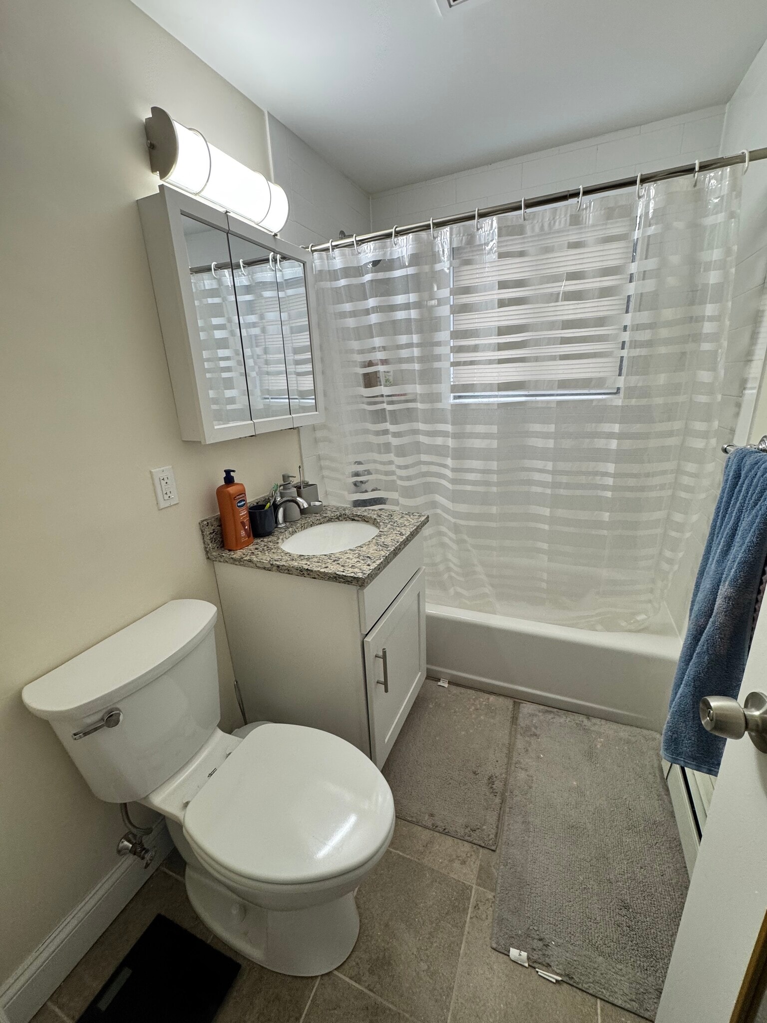 Building Photo - 16 Chester St