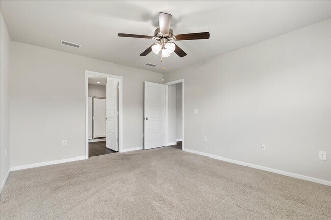 Building Photo - 34505 Paisley Ave