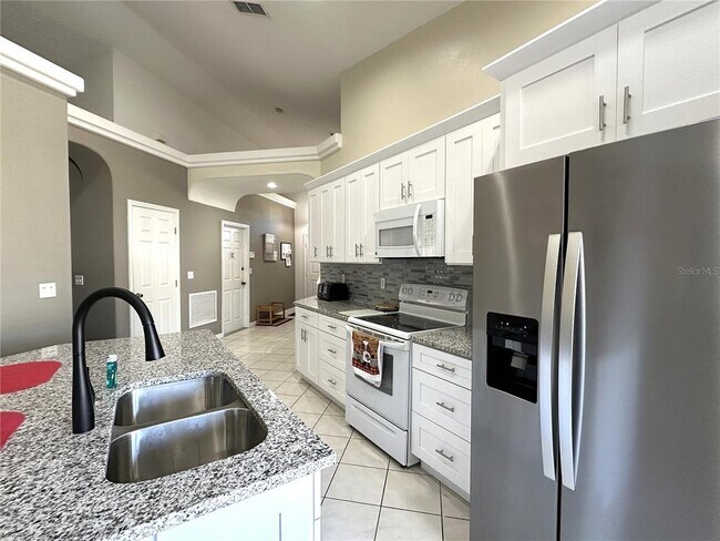 Building Photo - 16724 Rolling Green Dr