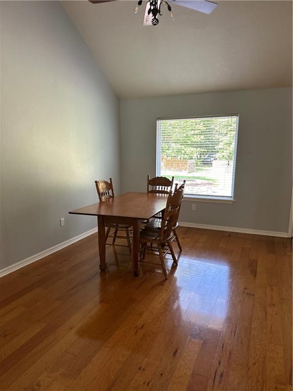 Building Photo - 2010 S Elm St