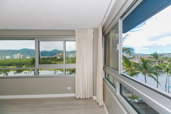 Building Photo - ? Spacious 2-Bedroom Condo at Fairway Manor – Incredible Value Near Waikiki! ?