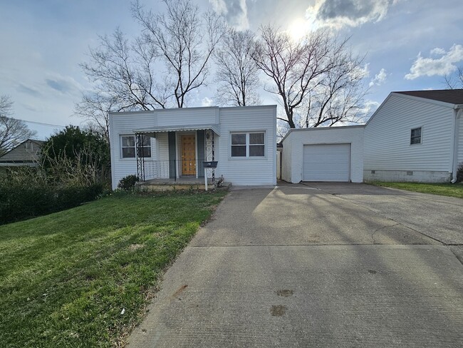 Building Photo - 115 Sanders Dr