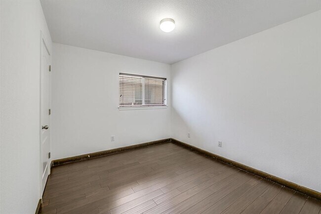 Building Photo - 702 Bent Wood Pl