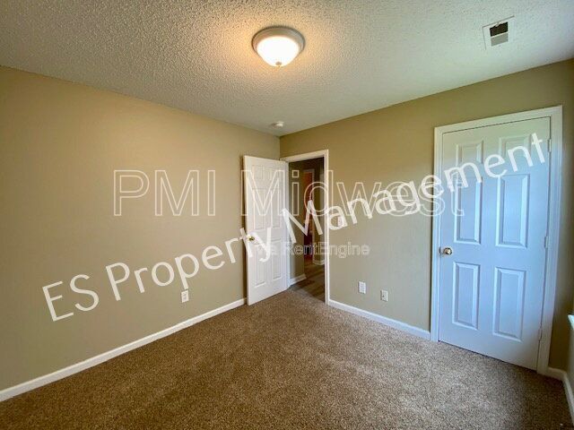 Building Photo - 5650 Loudon Dr