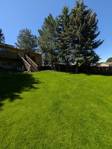Building Photo - 1827 S Fairway Dr