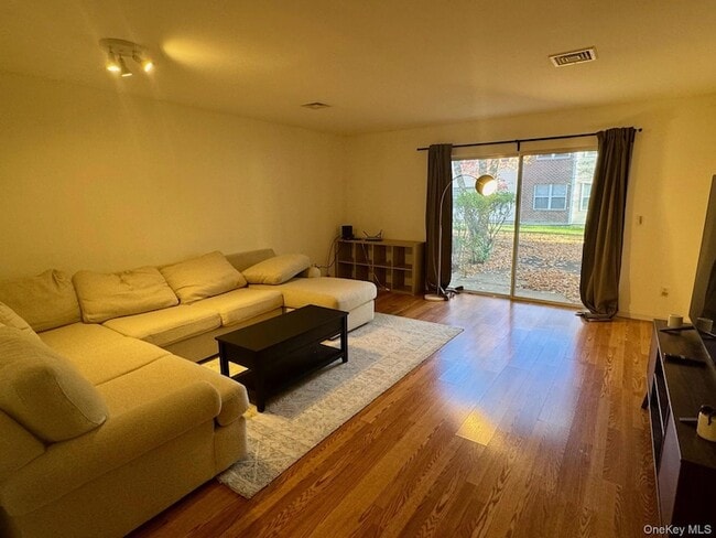 Building Photo - 51 Deer Ct Dr