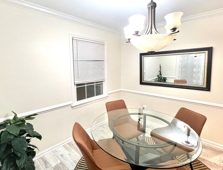 Building Photo - 321 Senate Ct