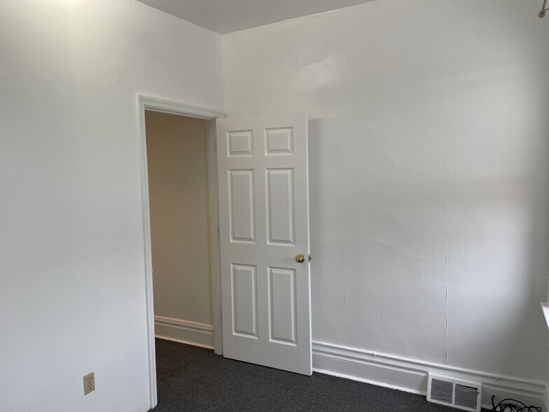 Building Photo - 362 S Bouquet St