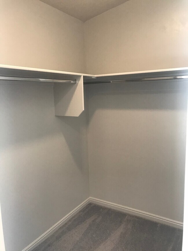 Building Photo - Beautiful Like New 4 bedroom home in Washi...