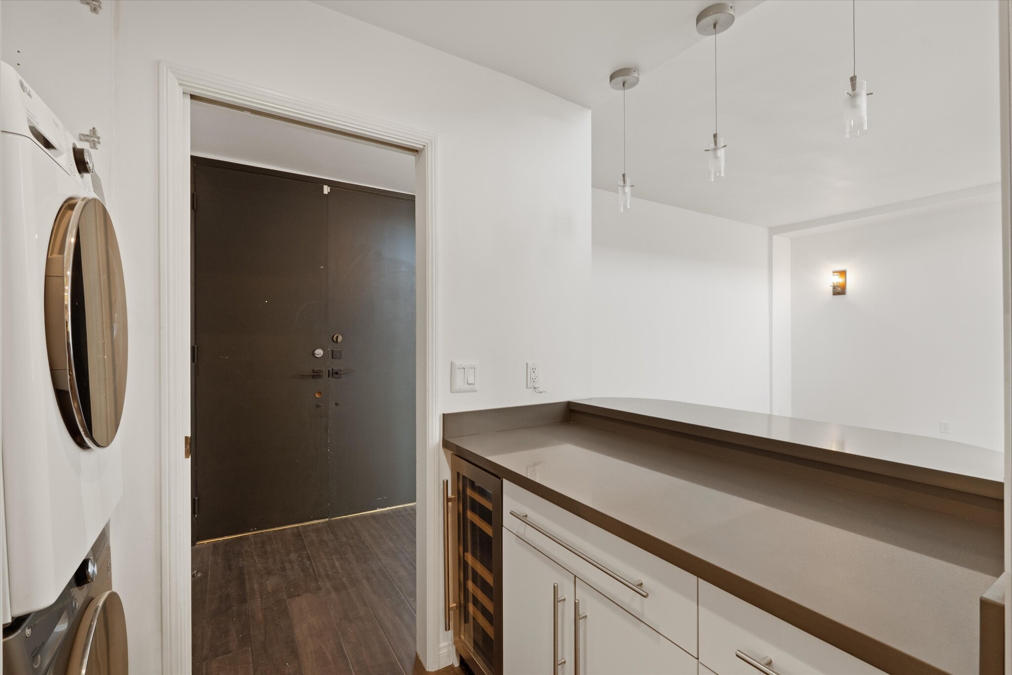 Building Photo - 2175 S Beverly Glen Blvd