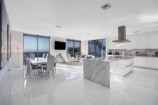 Building Photo - 88 SW 7th St