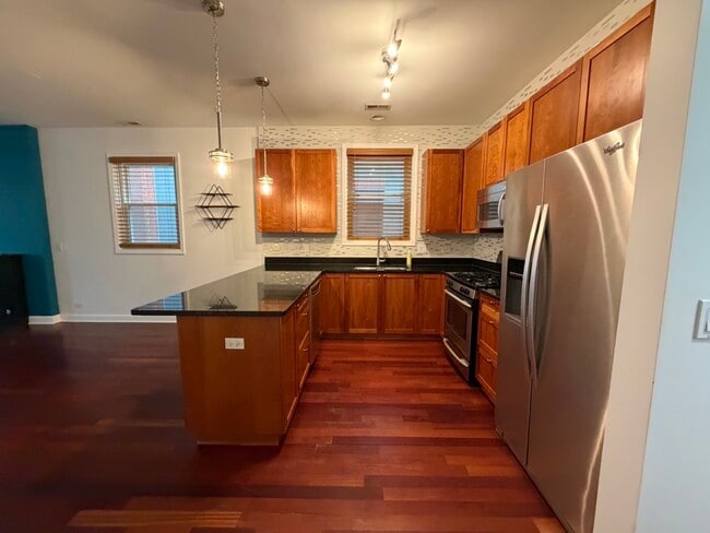 Building Photo - 1730 N Western Ave