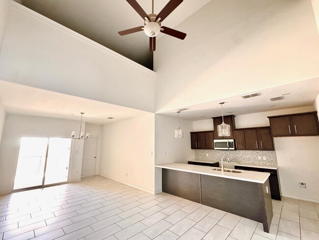 Building Photo - 9913 Kaspar Dr