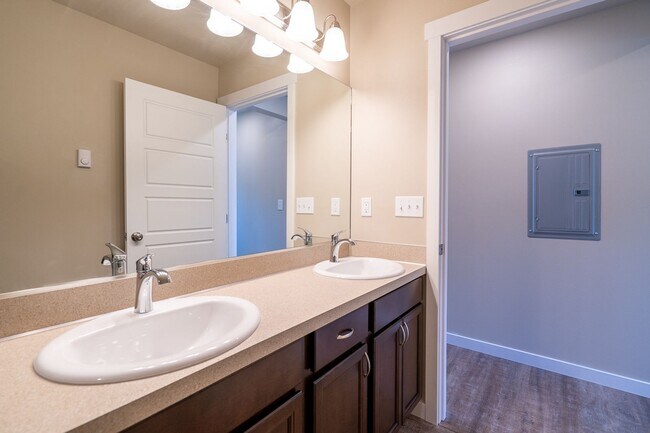 Building Photo - 519 N Forest St