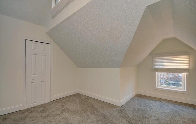 Building Photo - 220 N Monroe Ave