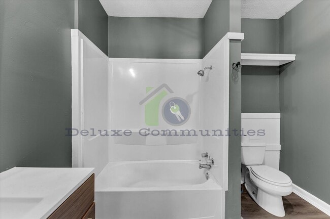 Building Photo - 636 Livingston Ave NE