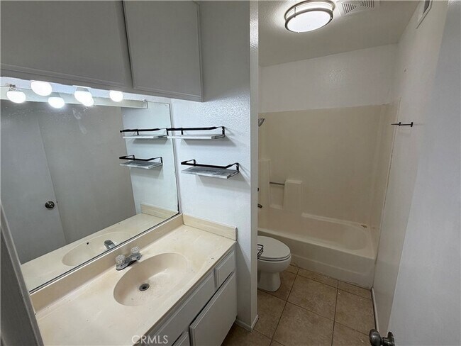Building Photo - 3732 Oak Creek Dr