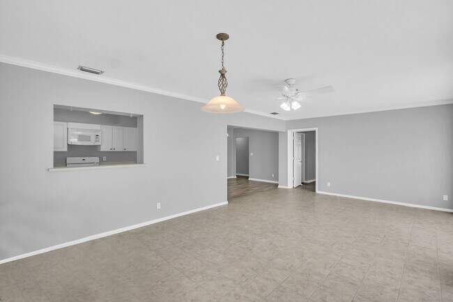 Building Photo - MAXIMO MOORINGS 3/2/2 HOME NEAR ST. PETE B...