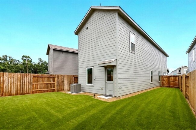 Building Photo - 18210 Via Aurelia Dr