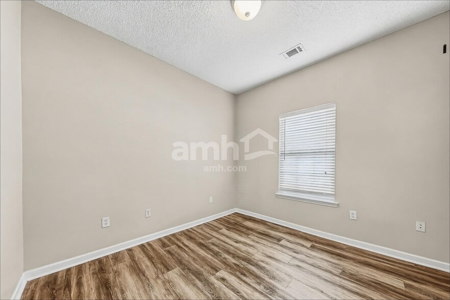Building Photo - 762 Bristol Way