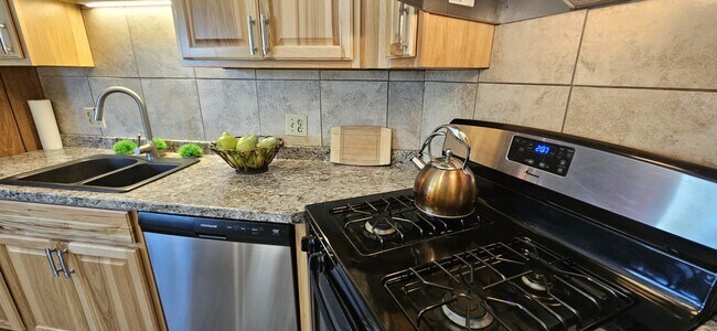 Building Photo - 7 Bert Rd