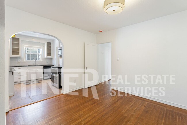 Building Photo - 657 40th St
