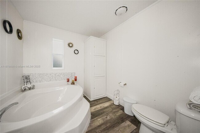 Building Photo - 755 N Quebrada St