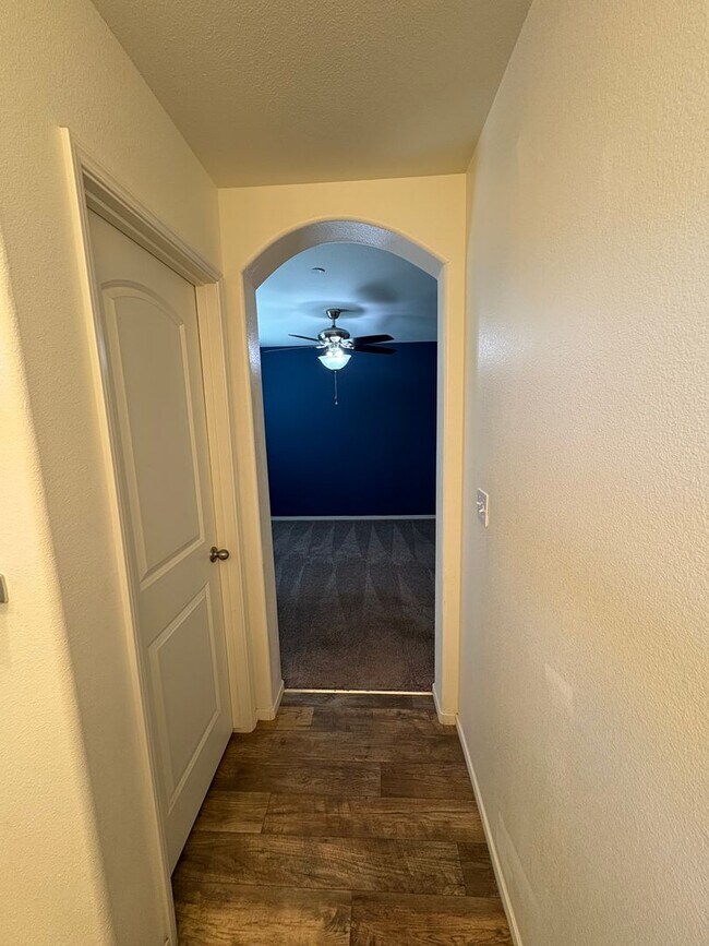 Building Photo - NW Visalia Home Available Now!