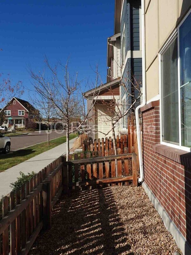 Building Photo - Central Park Town Home for Rent!
