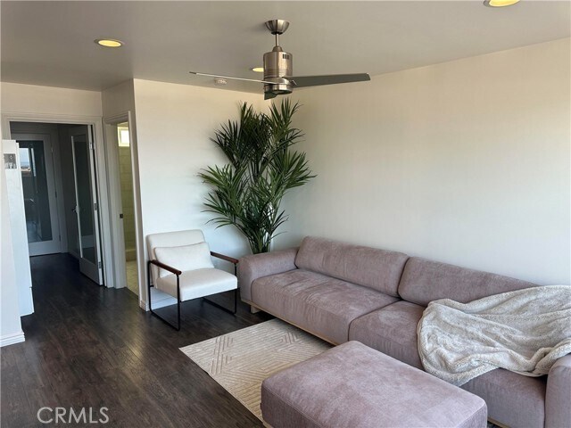 Building Photo - 577 S Coast Hwy