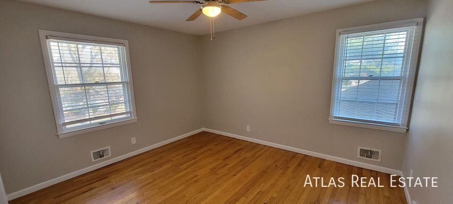 Building Photo - 5509 W 92nd Pl