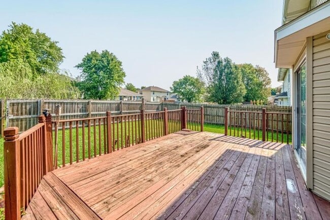 Building Photo - spacious house