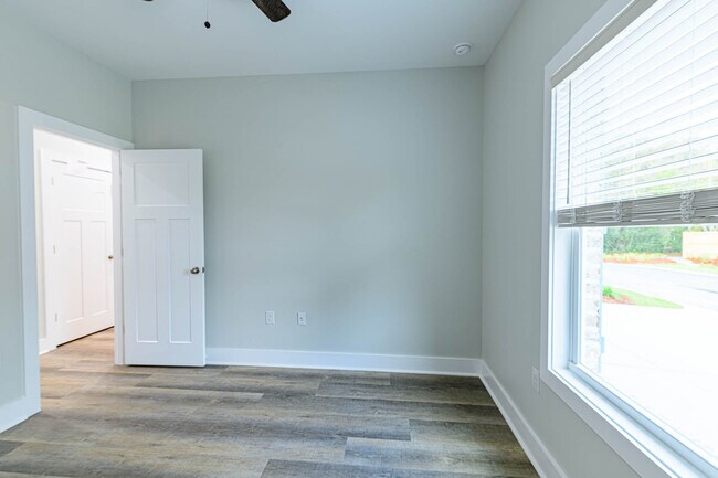 Building Photo - 102 Clearing Way