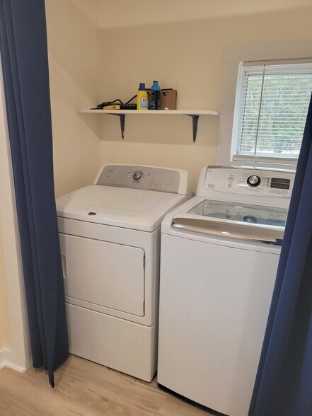 Building Photo - 381 Floatella Rd